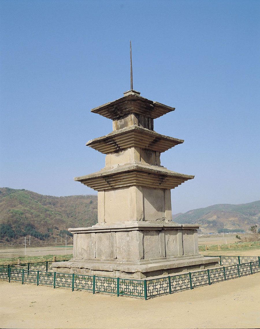 경주 감은사지 동·서 삼층석탑