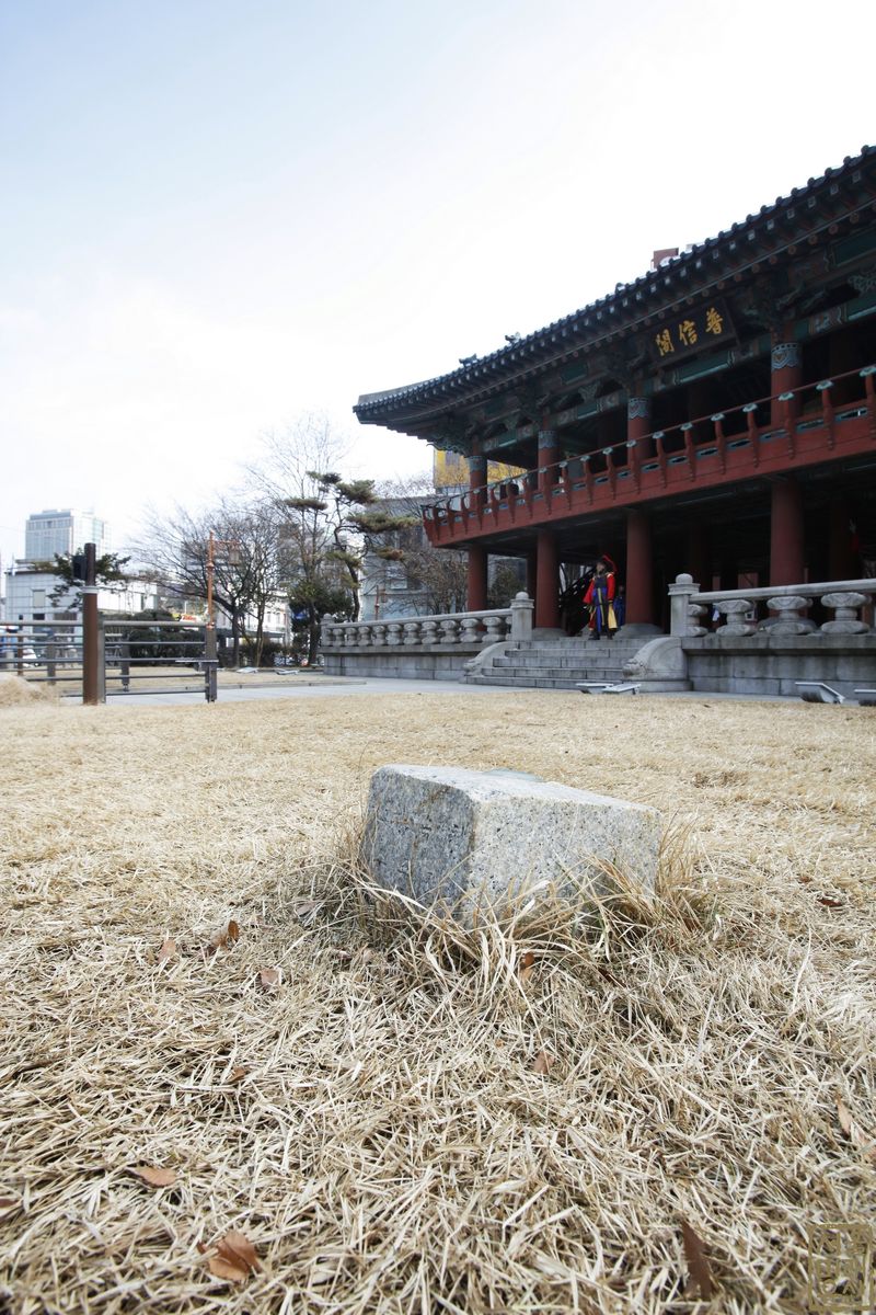 보신각 앞 지하철 수준점