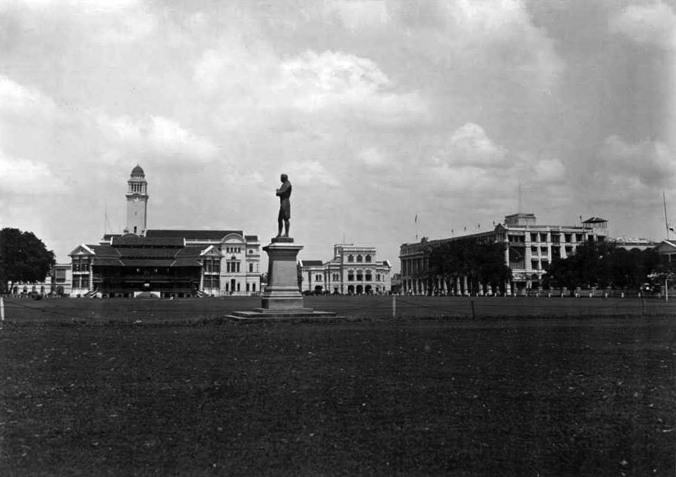 1914년의 파당 일대 — 시청사가 들어서기 전, 대법원 자리에 있던 유럽 호텔