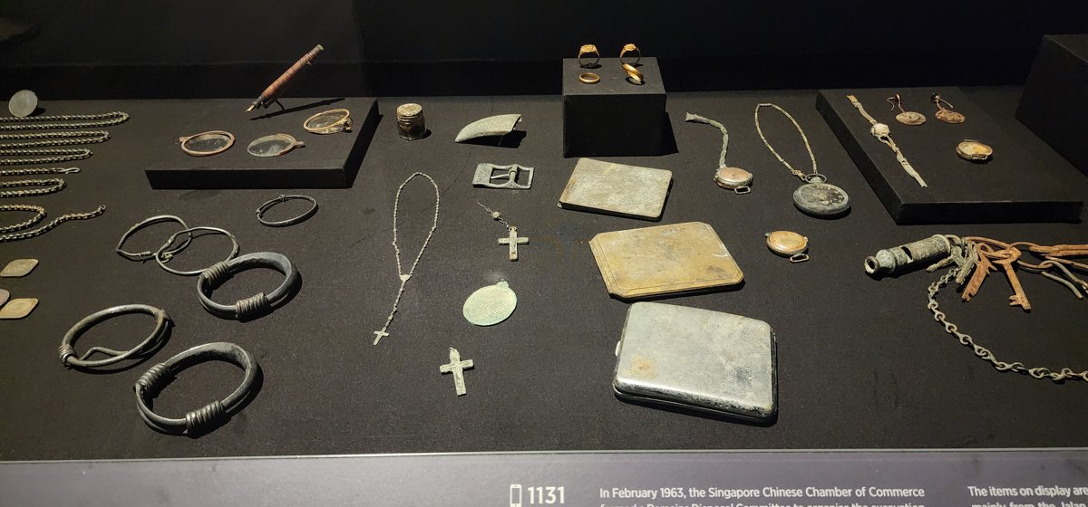 숙칭 학살 매장지에서 나온 유품(전시)